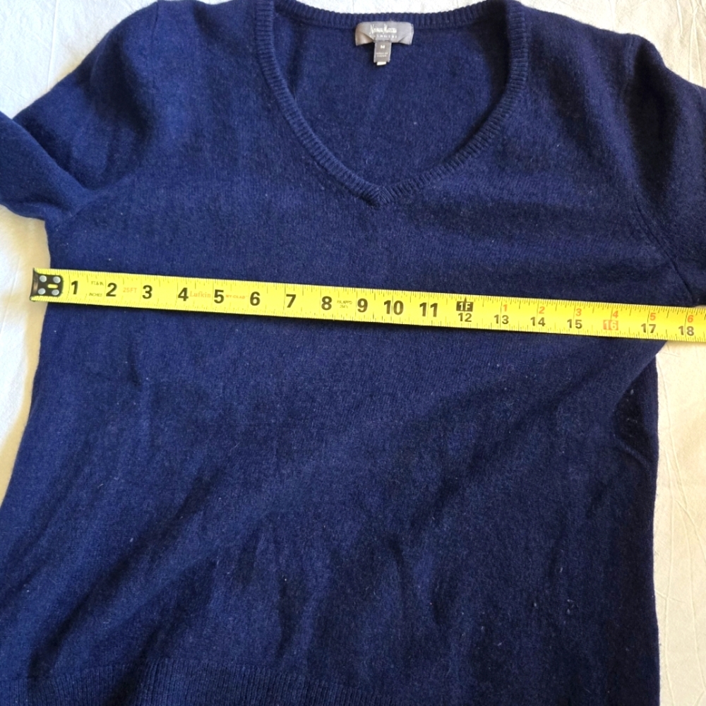 Neiman Marcus Womens Deep Blue V-Neck 100% Cashmere Sweater Size Medium - Picture 11 of 11